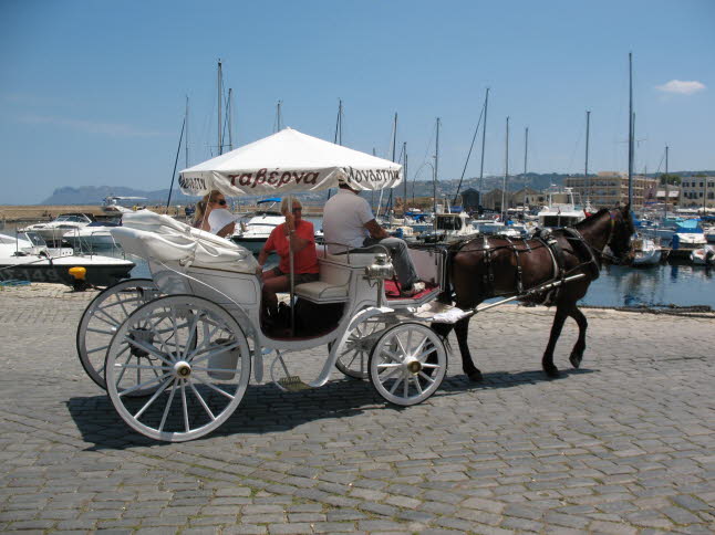 Droschke in Cania am Hafen